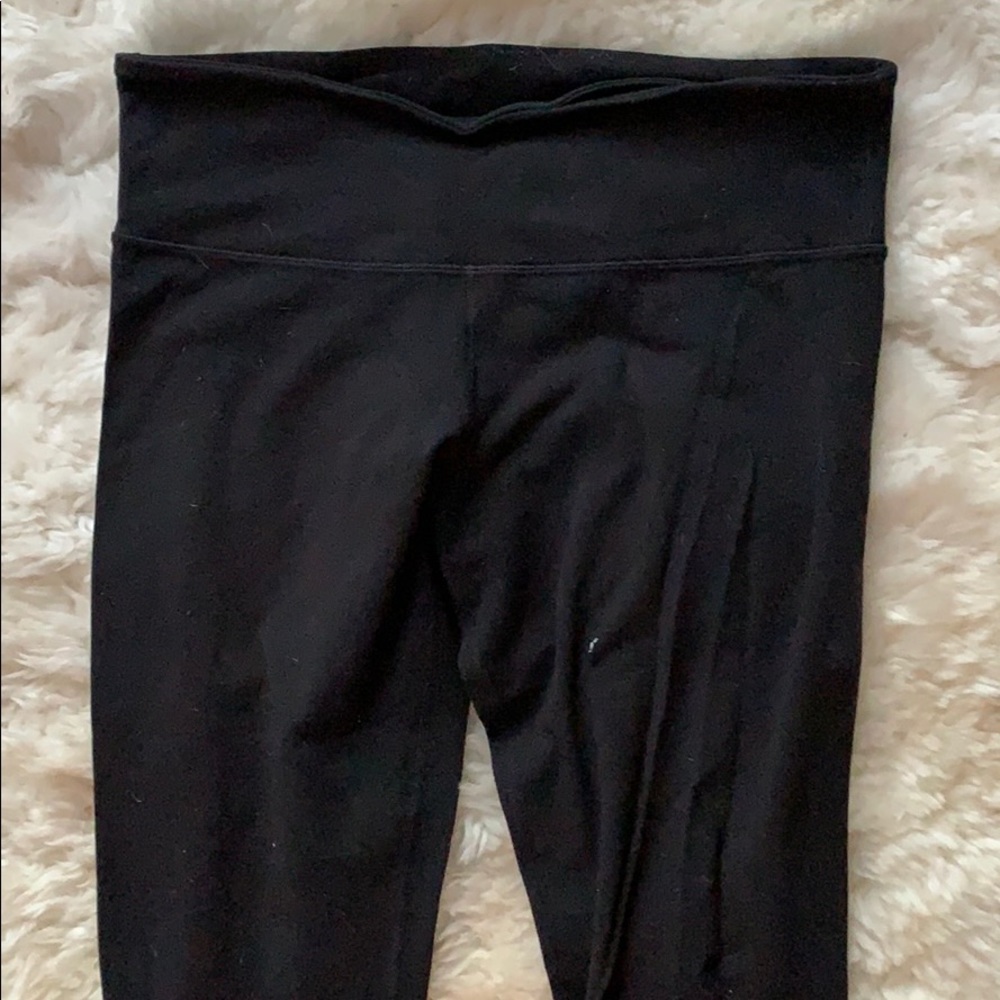 Well-loved Lululemon Wunder Under Cropped Pants 8?